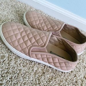 Steve Madden Blush Ecentrcq Quilted Slides
